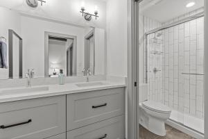 Brick & Bed Riverfront Lofts, G 304