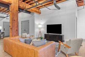 Brick & Bed Riverfront Lofts, G 304