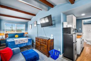 2nd Floor Studio #4 with Ocean View and Covered Deck