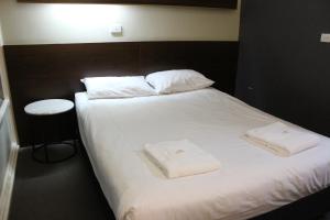 Palm and Pawn Motor Inn