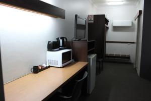 Palm and Pawn Motor Inn