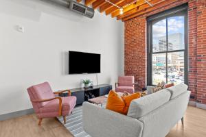 Brick & Bed Riverfront Lofts, G 302