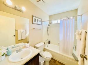 Near Strip Chinatown Convention Center 15