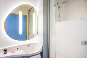 Hotels Ibis Budget Clermont Ferrand - Le Brezet - Aeroport : photos des chambres