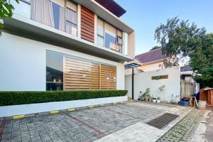 Urbanview Hotel The Lodge Karawaci