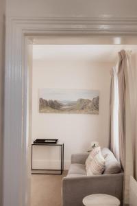 Kelly Street Cottage in Historic Battery Point