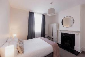 Kelly Street Cottage in Historic Battery Point