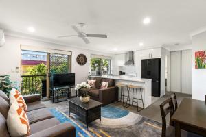 Charming 3-bed Apartment near Local Shops