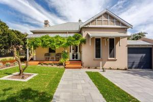 BORE1 - Coastal Family Getaway