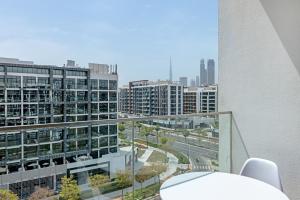 Waves - Stylish and Comfy Couples Retreat Apt with Balcony - 4hvězdičkové hotely ve městě Dubaj