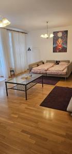 2 min Center Just In, Old Town Walk private room A