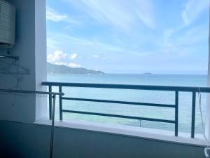 Blue Sea Hon Chong - Beachfront Apartment