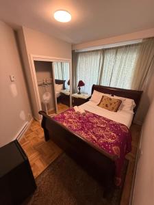 Private Room Not Entire Apt Steps DownTown 18Mins Airport