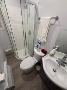 Private Room Not Entire Apt Steps DownTown 18Mins Airport