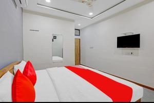 Hotel the saffron leaf inn