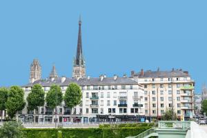 Hotels Ibis Styles Rouen Centre Cathedrale : Chambre Familiale avec Lit Double et Canapé-Lit