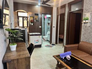 Cozy Flats Bnb 2 BHK Flat,Near Airport Delhi 303