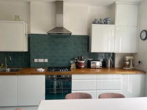 Two charming flats near Notting Hill