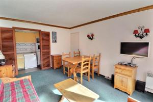 Résidence Plein Soleil - APPARTEMENT ENSOLEILLE, TV DANS LE SALON ET LA CHAMBRE MAE-7612