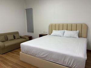 The Six Resort Lopburi