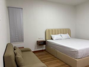 The Six Resort Lopburi