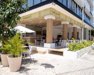 Two Private Apartments for 8 Guests Near Beach with Fast WiFi and Air Conditioning 1A2A