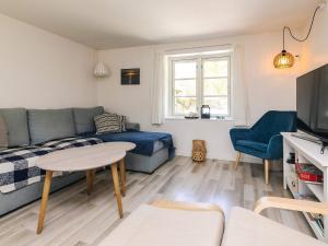 Idyllic Thatched Cottage Retreat-By Traum