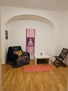 2 min Center Just In, Old Town Walk private room C