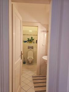 2 min Center Just In, Old Town Walk private room C