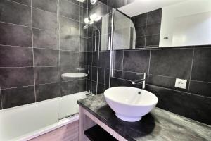 Résidence Creux De L Ours A - IDEALEMENT SITUE SKIS AUX PIEDS - PROCHE DES COMMERCES MAE-5734