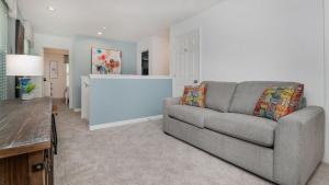 Private 5 Bed 4.5 Bath Townhome - Cozy family vacation home sleeps up to 11 guests