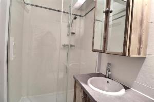 Résidence Grand Bois A - CONFORTABLE 2 PIECES + CABINE, SKIS AUX PIEDS ET PROCHE DES COMMERCES MAE-2024