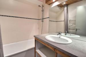 Résidence Grand Bois A - CONFORTABLE 2 PIECES, SKIS AUX PIEDS ET PROCHE DES COMMERCES MAE-2284