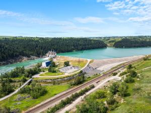 Modern 2BR Quiet Retreat with Kitchen Near Banff, Parks, Winsport