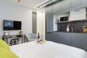 Lumina apartments next to Rondo ONZ