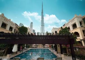 Luxury 2BR- Pool with Burj View- 2 Min to Dubai Mall