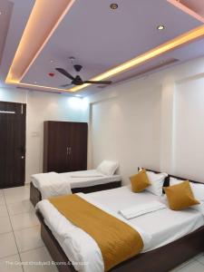 Hotel The Grand Khodiyar-3 Rooms & Banquet