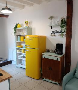 Appart année 70 qui ose les couleurs