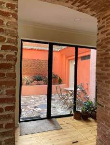 Wooden Style 2BD Charming Stay Prime Old Tbilisi