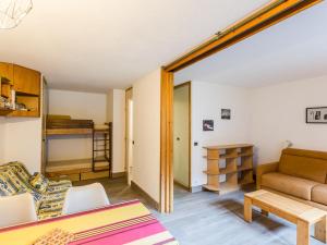 Studio rénové 3 étoiles, 45 pers, proche pistes, balcon, parking - FR-1-329-19