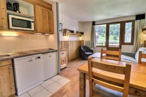 Résidence Grand Bois B - CONFORTABLE 2 PIECES, SKIS AUX PIEDS ET PROCHE DES COMMERCES MAE-3314