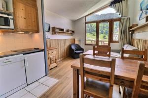 Résidence Grand Bois B - CONFORTABLE 2 PIECES, SKIS AUX PIEDS ET PROCHE DES COMMERCES MAE-3344