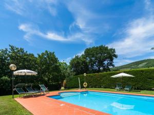 Farmhouse in Tuscany with Panoramic Pool