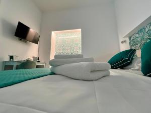 Double Room with Balcony (2 Adults + 1 Child)