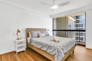 Beachfront Bliss 2BR 2BATH Ocean Views - Surfers