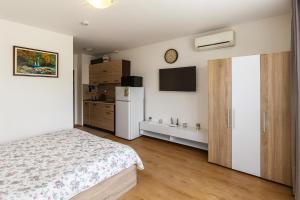 Apolon 8 Relax Studio with Pools