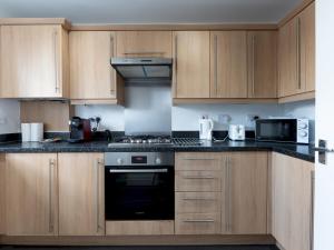 Pass the Keys 2 Bedroom House Free Parking Near Charlton Stn