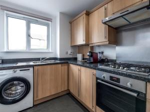 Pass the Keys 2 Bedroom House Free Parking Near Charlton Stn