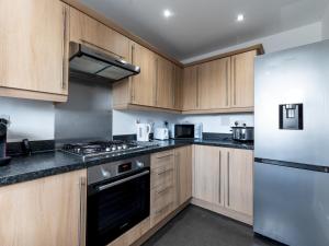 Pass the Keys 2 Bedroom House Free Parking Near Charlton Stn