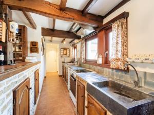 Farmhouse in Beveren near Beach & Garden